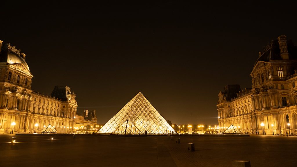 Museu do Louvre - Imagem por Natalia Pshenitsyna em Pixabay