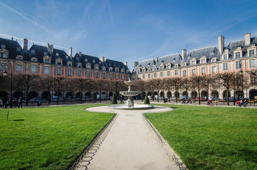 Place des Vosges - Foto por Beanitwoman em Pixabay
